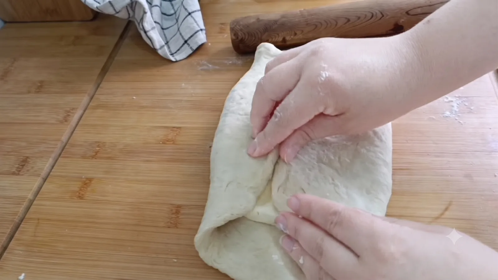 نغلق جوانب العحين مع بعضها